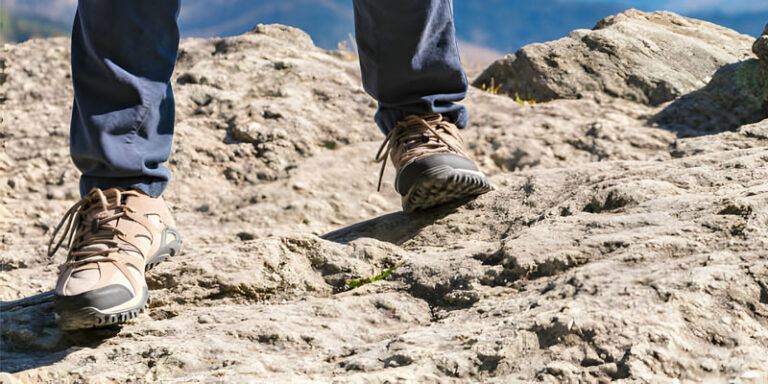 Read more about the article Best Hiking Shoes for Flat Feet of 2024