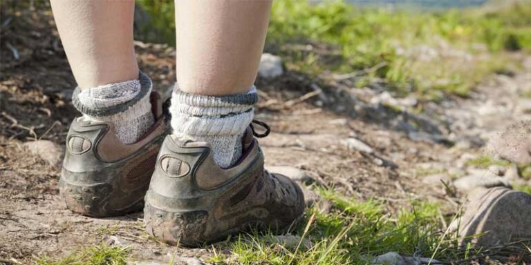 Read more about the article Best Shoes for Long-Distance Walking 2024